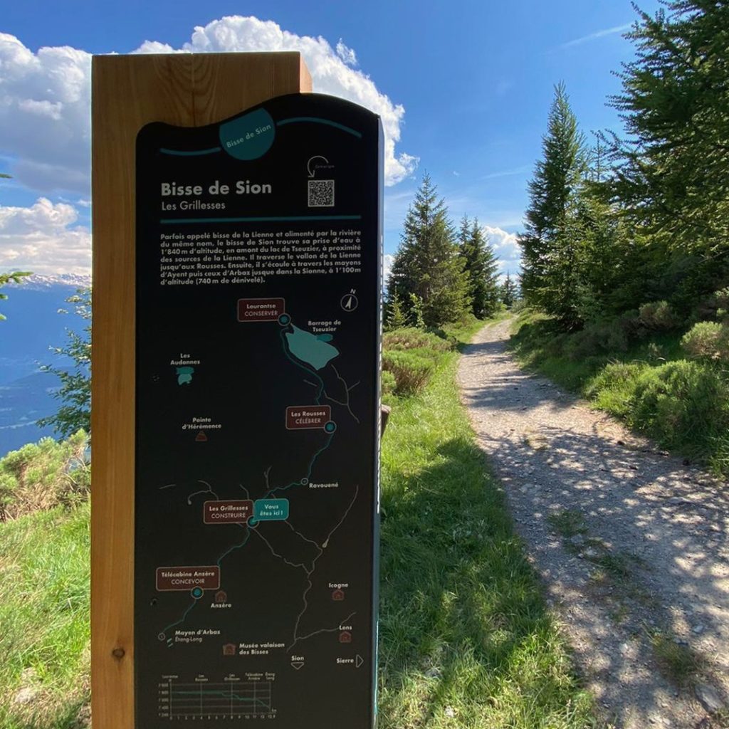 Un panneau explicatif sur le chemin des Bisses de Sion
