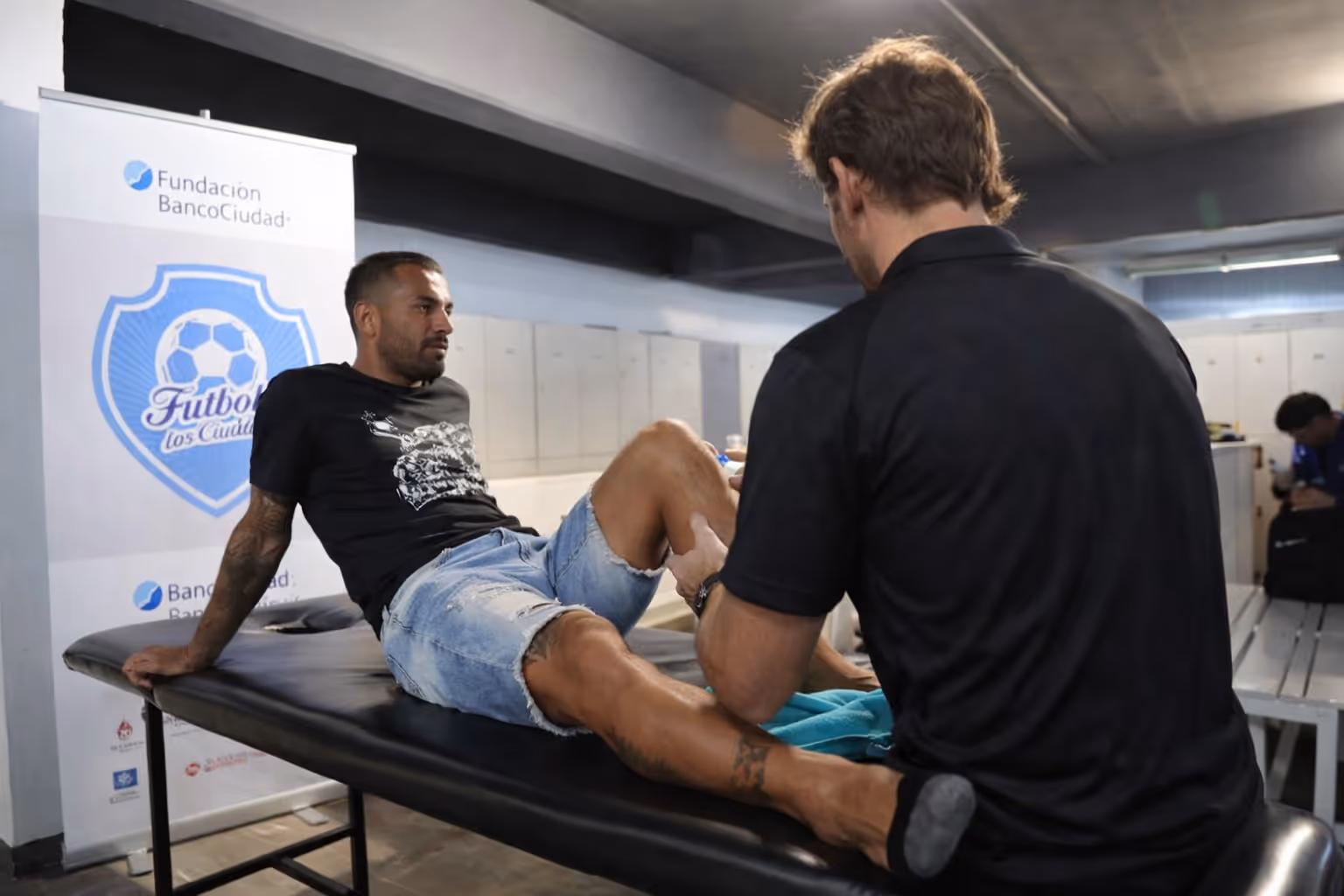 fisioterapeuta en Sant Cugat tratando lesiones musculares y deportivas