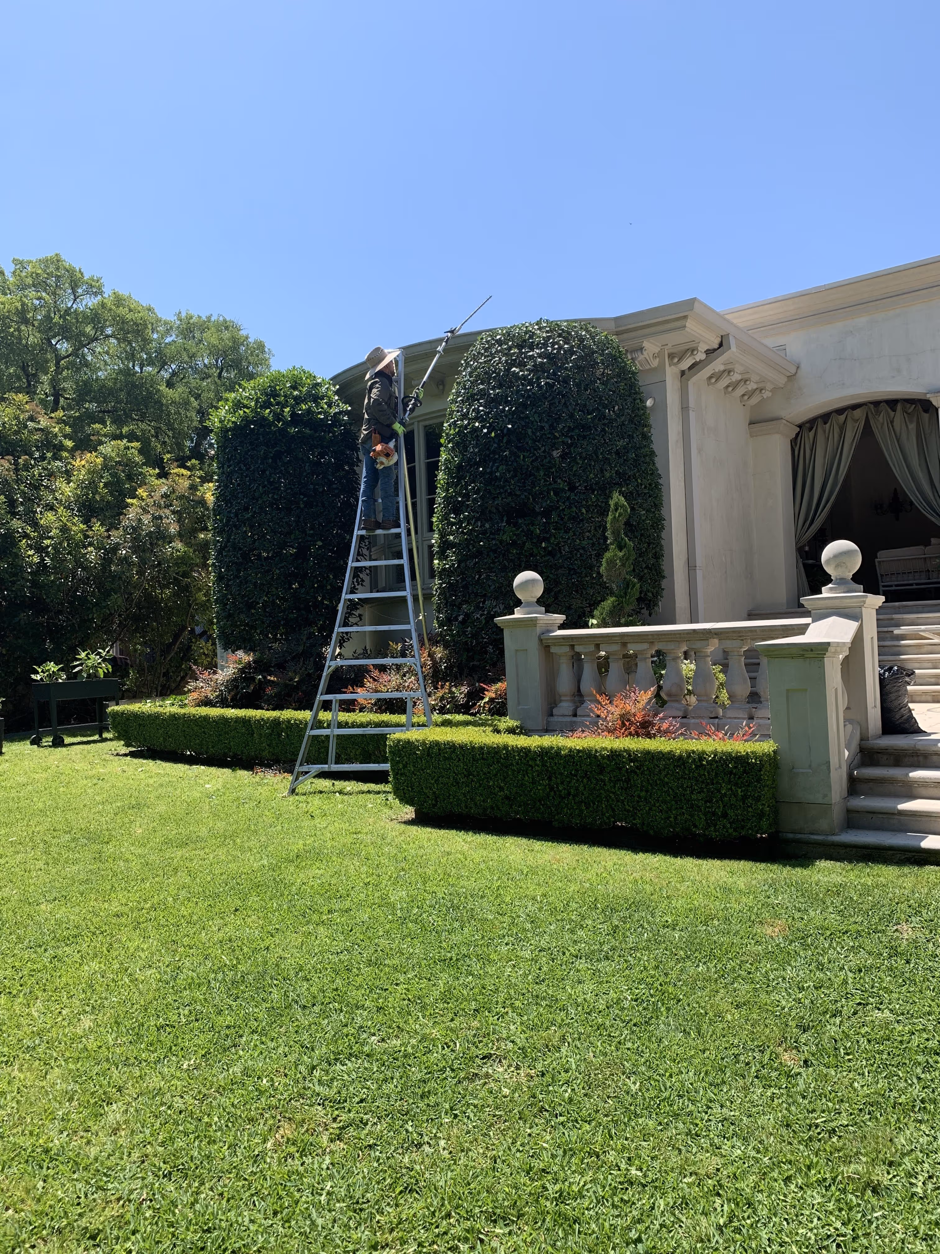 Landscape maintenance near Rivercrest Country Club