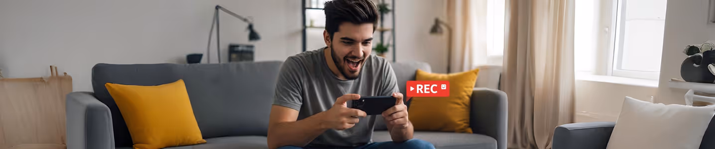 Homem jogando no celular com ícone de gravação