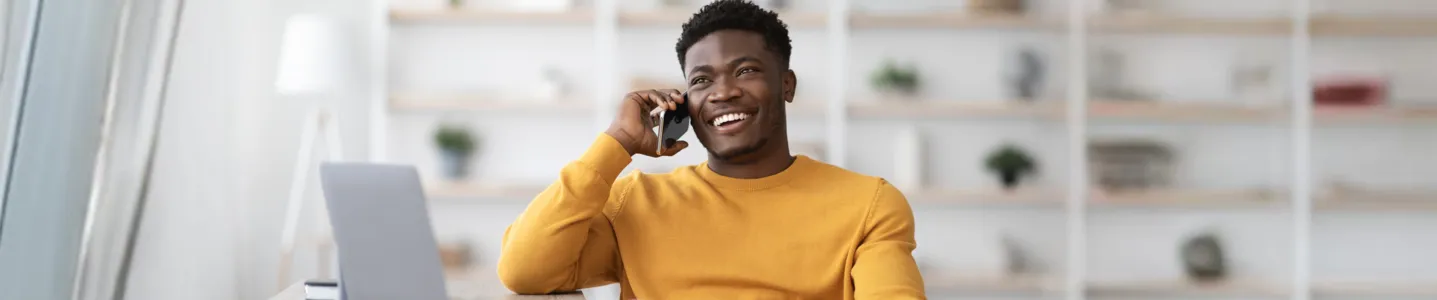 Homem em ligação com amigo do DDD 99.