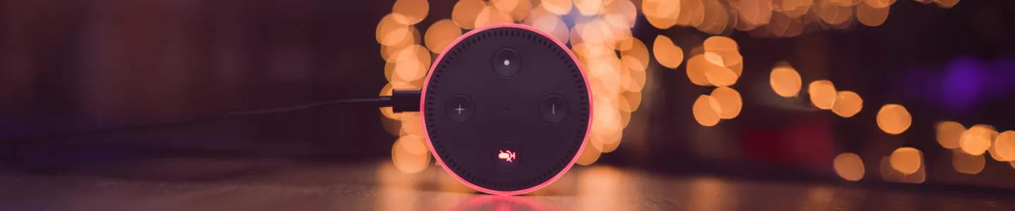 Alexa com luz vermelha acesa.