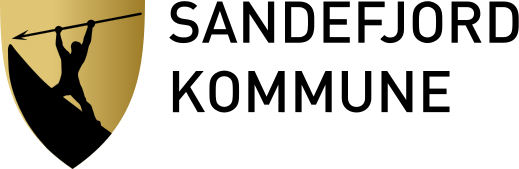 Silhuett av en person som kaster et spyd på en gyllen og svart skjoldformet bakgrunn.