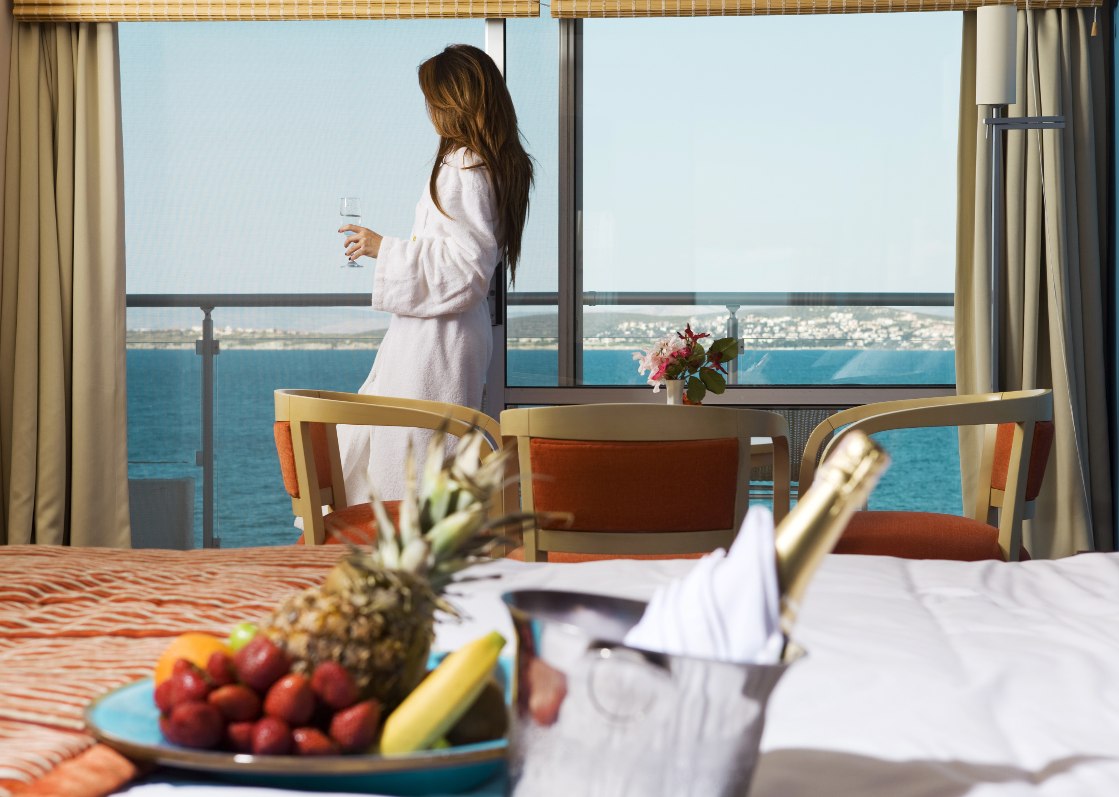 A guest stading by the window in ahotel room