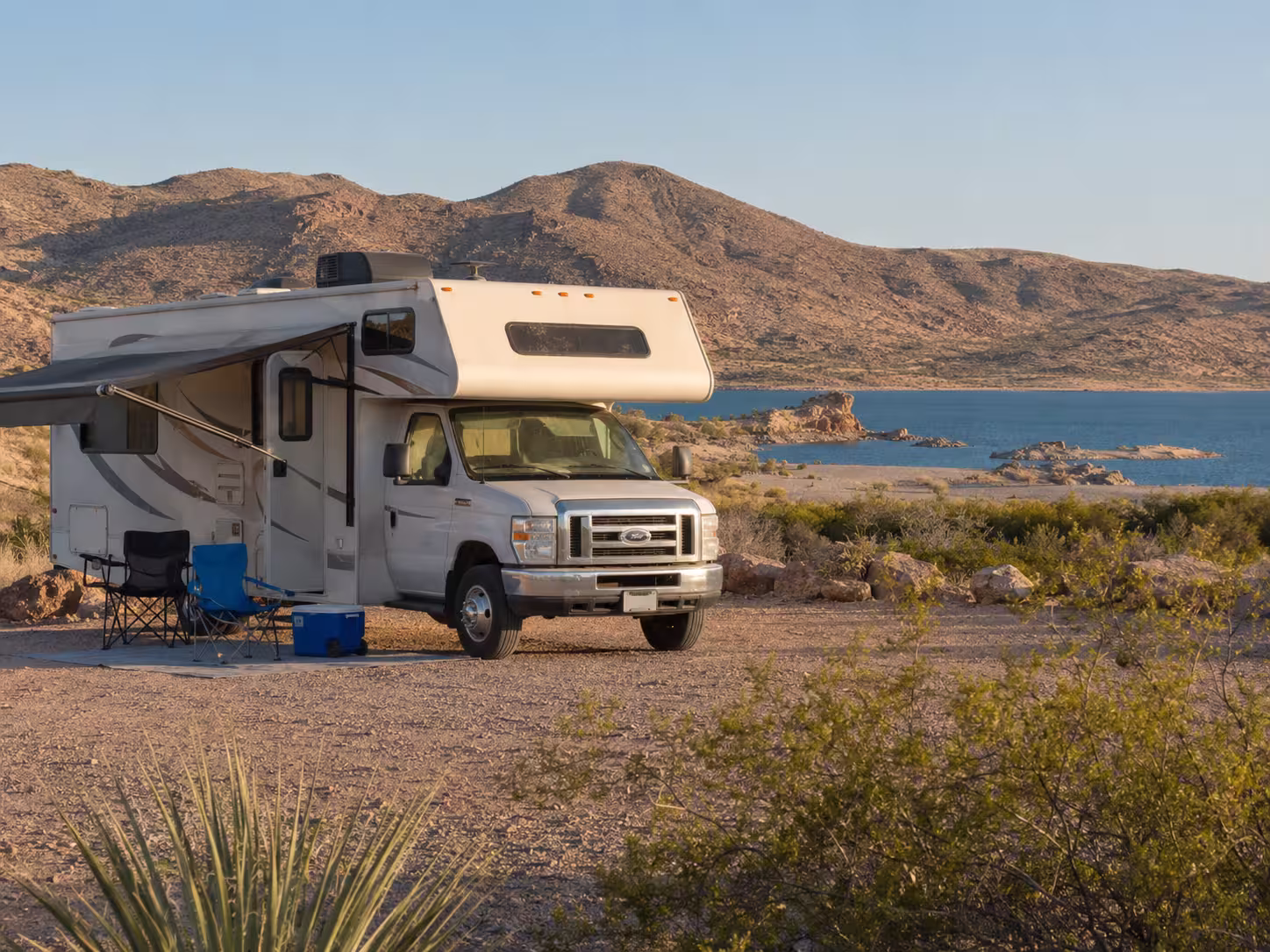 Motorhome parked above Elephant Butte Lake in New Mexico