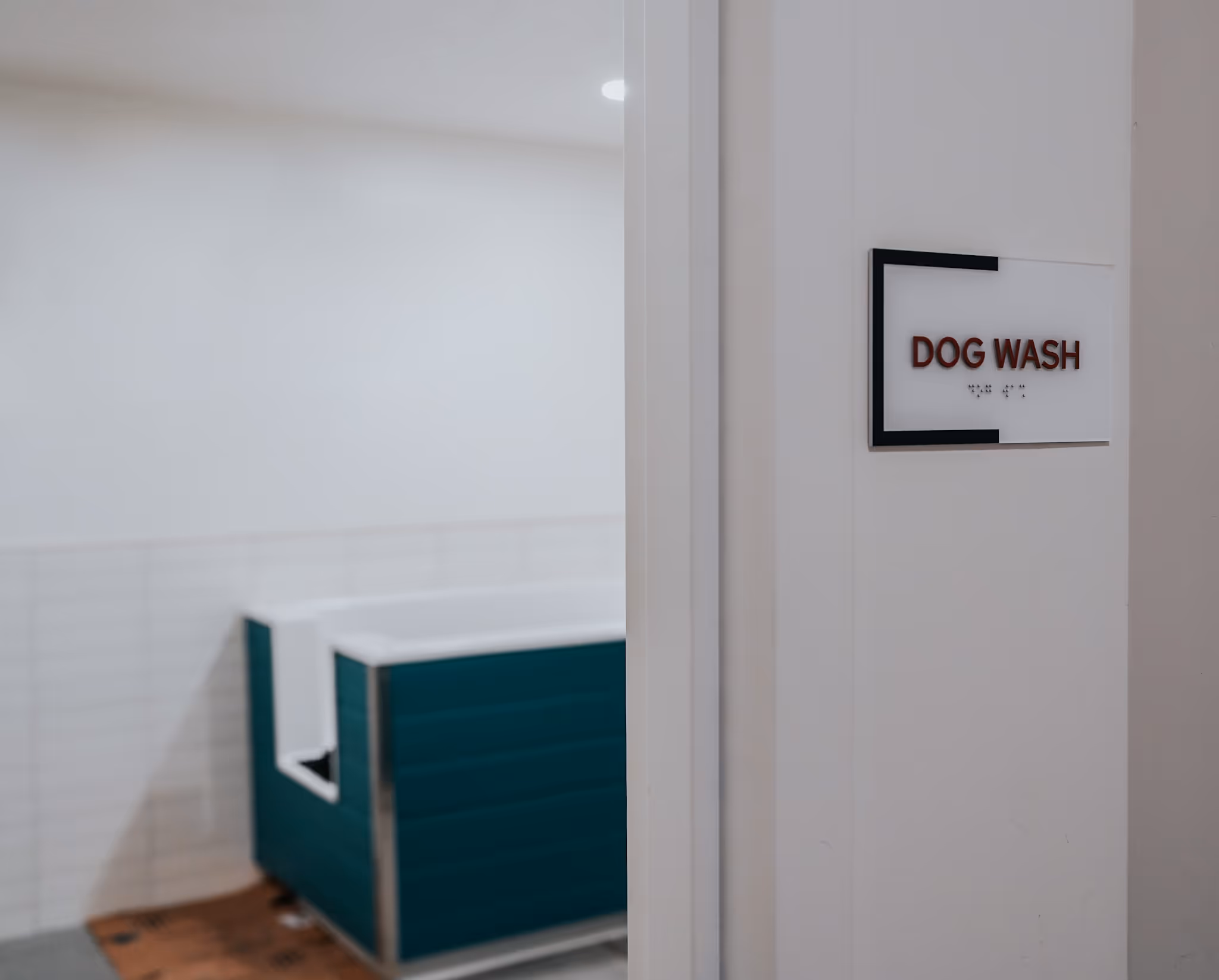 dog wash room with tub