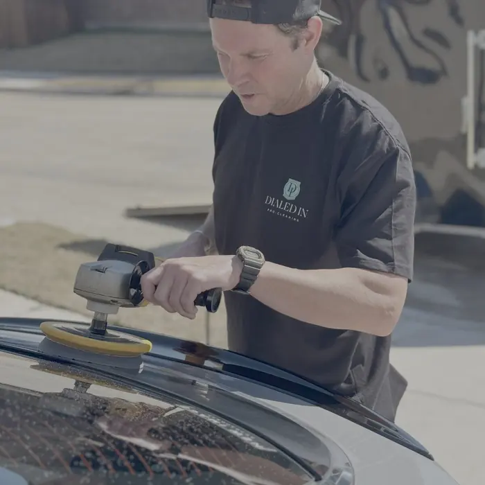 Machine polishing a vehicle hood on site