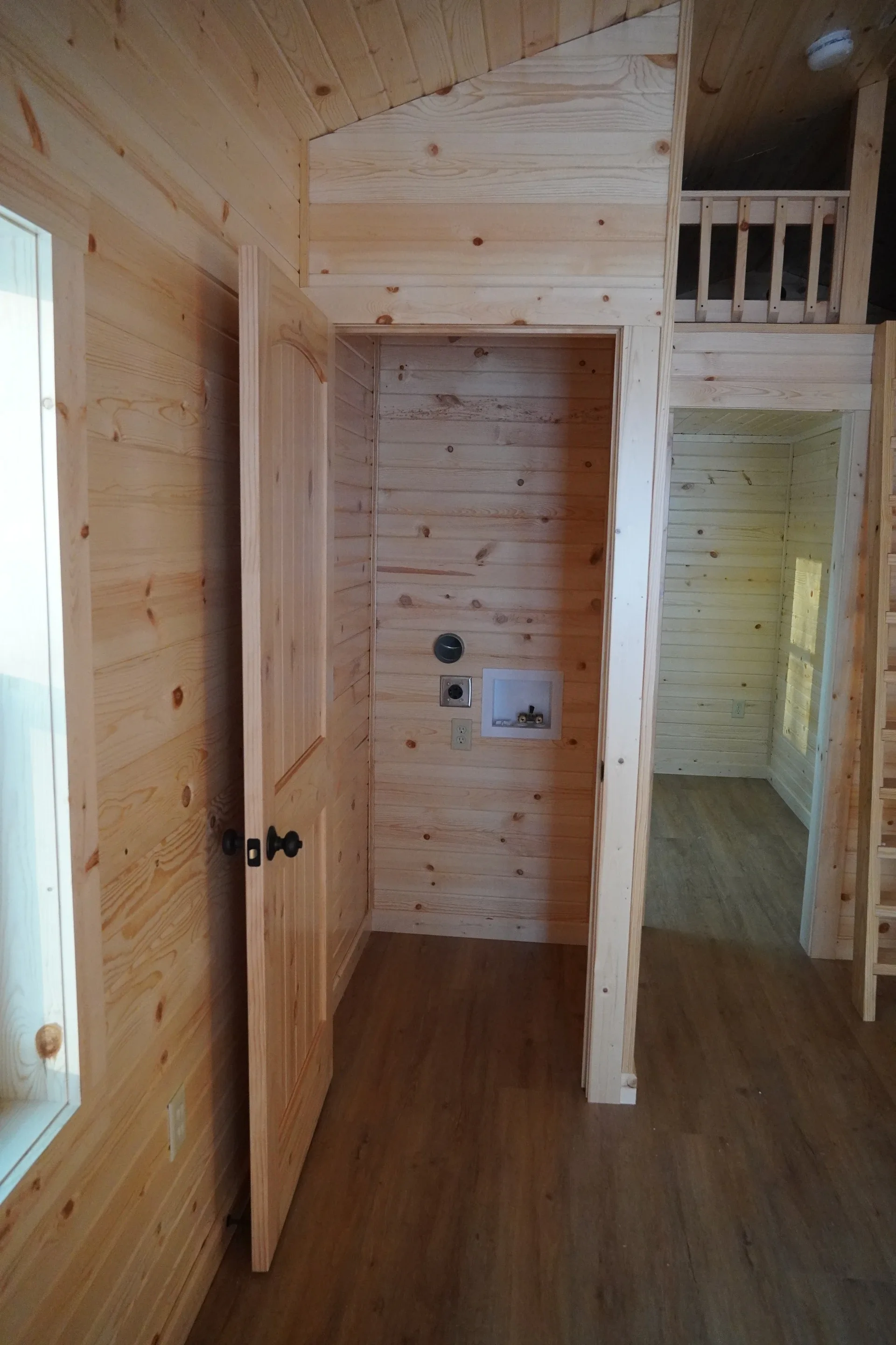 the alpine tiny home closet