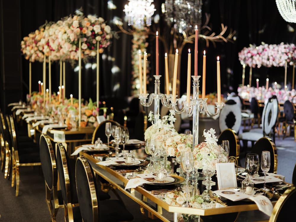 Evento social de lujo personalizado en Colombia con decoración exclusiva y diseño a medida