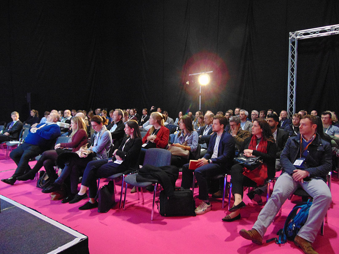 Parcelly Sebastian session crowd