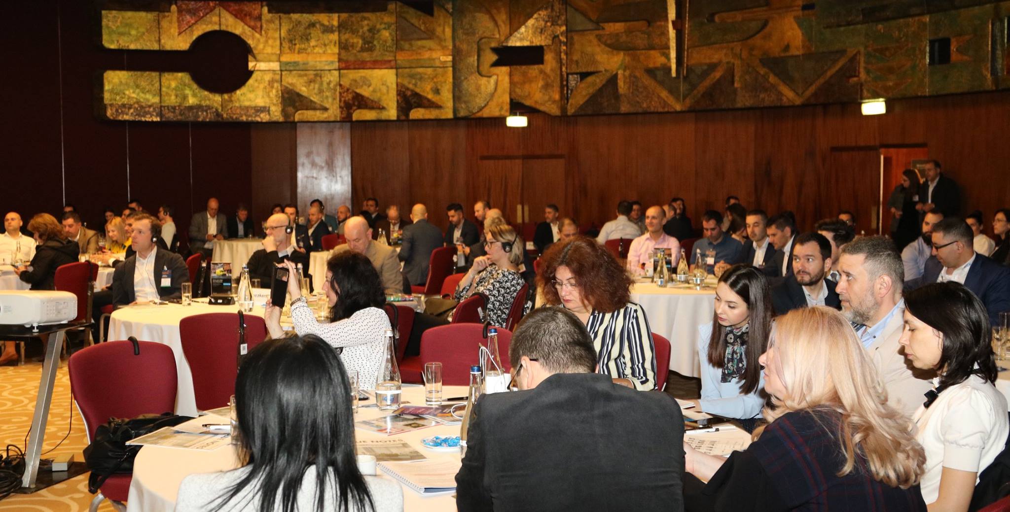 GOVNET Romania 10 crowd