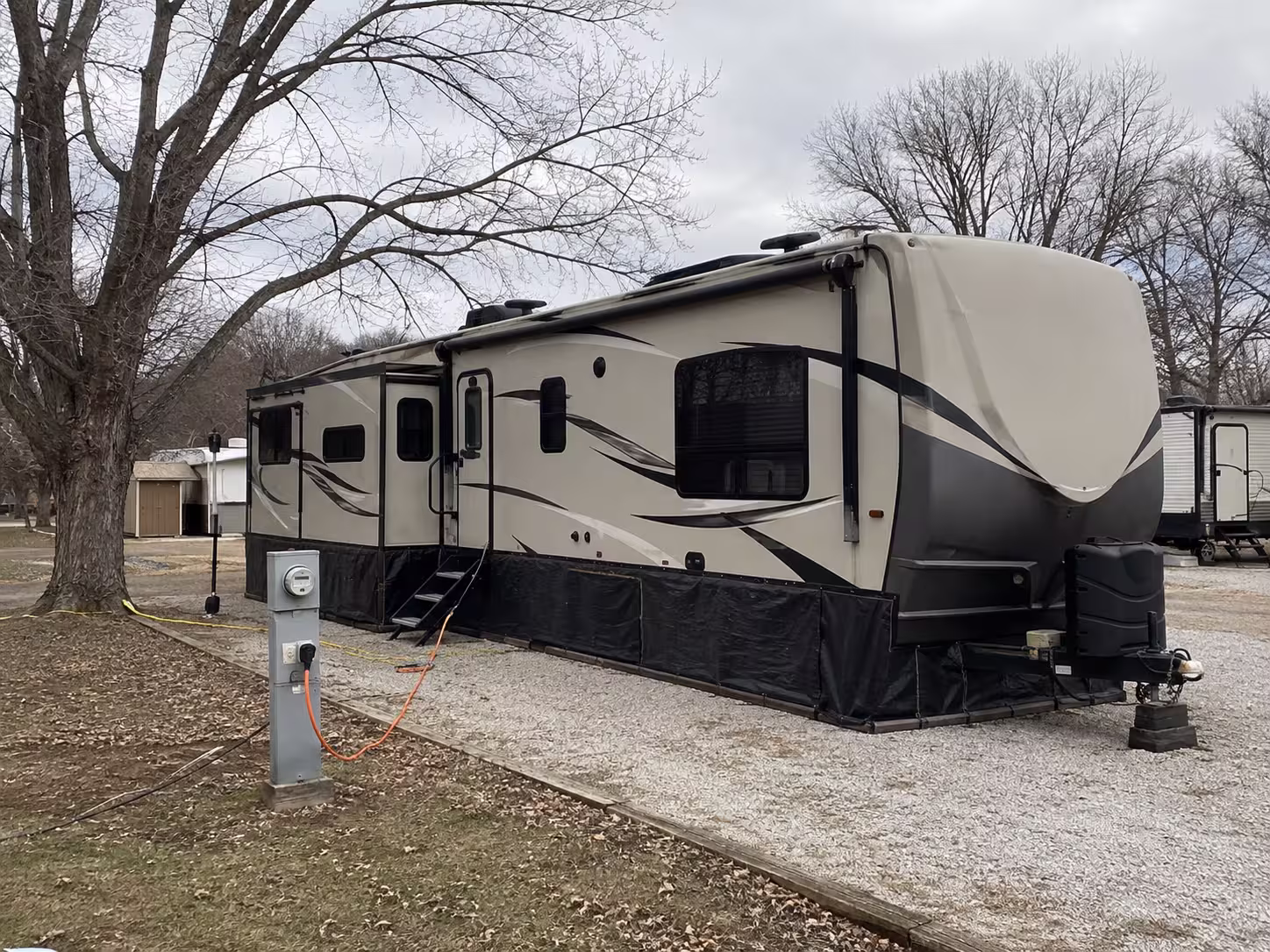 Long term RV parked with full hookups near Marshfield, Missouri