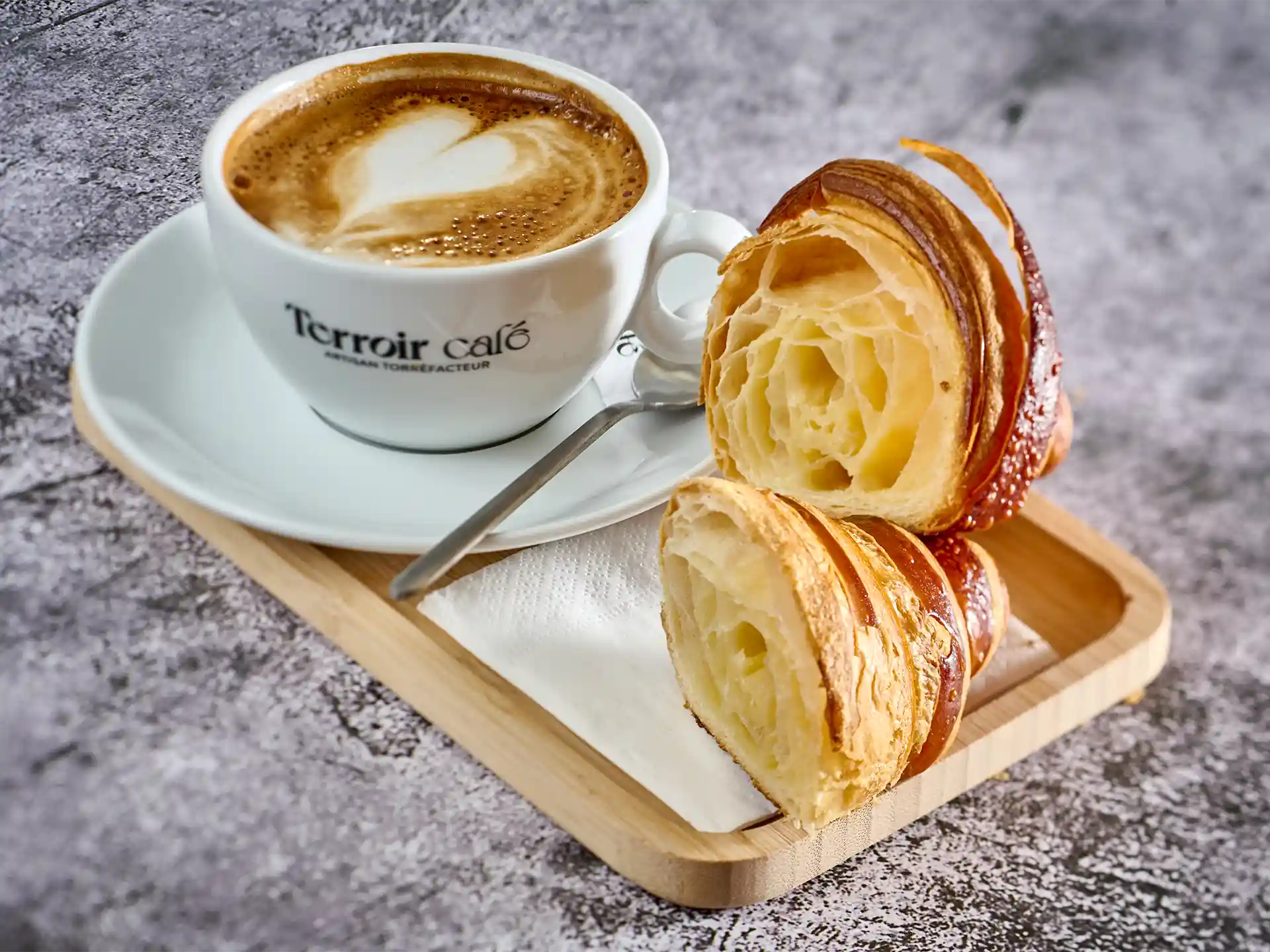 café expresso et croissant