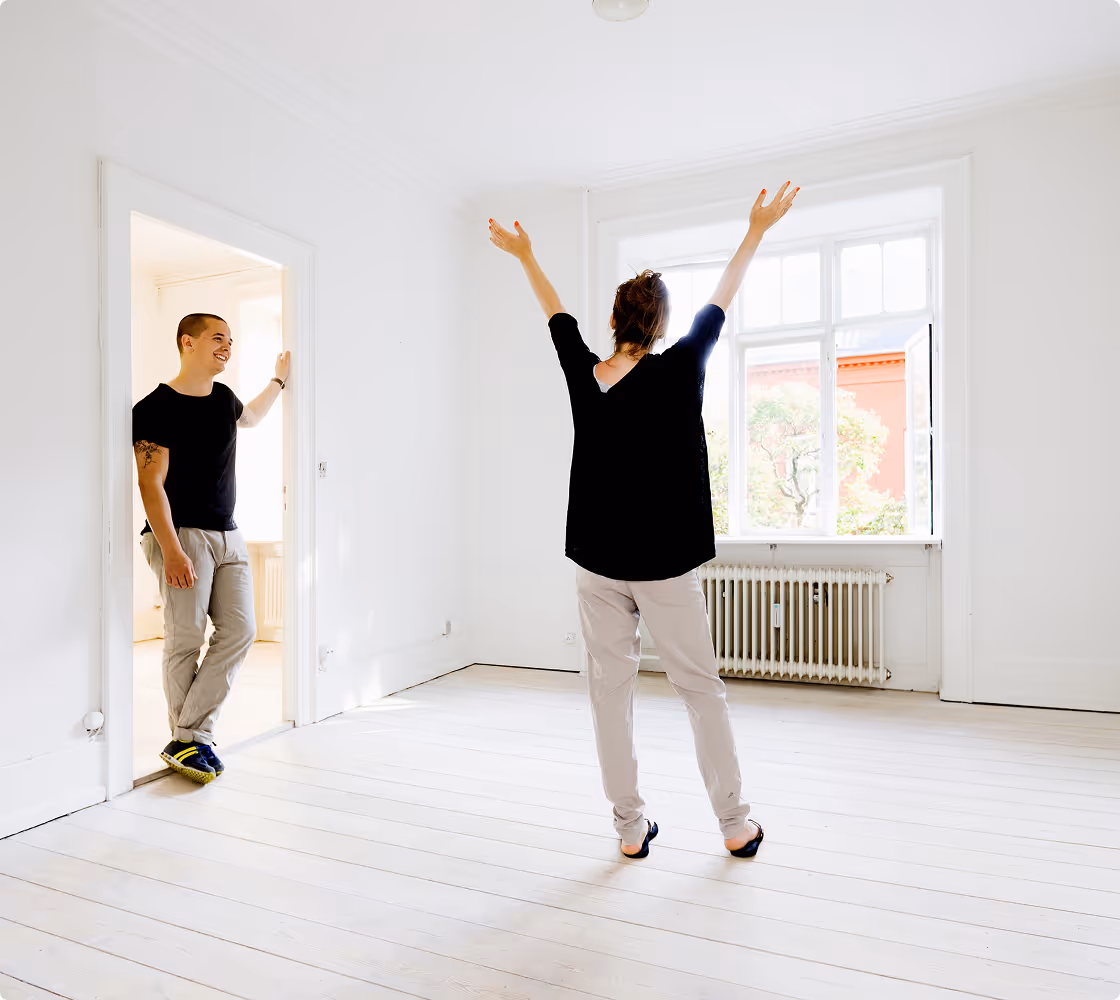 Empty bright room after Übergabe.