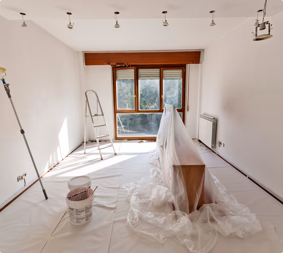 Room covered with protective sheets during Abdeckung & Vorbereitung.