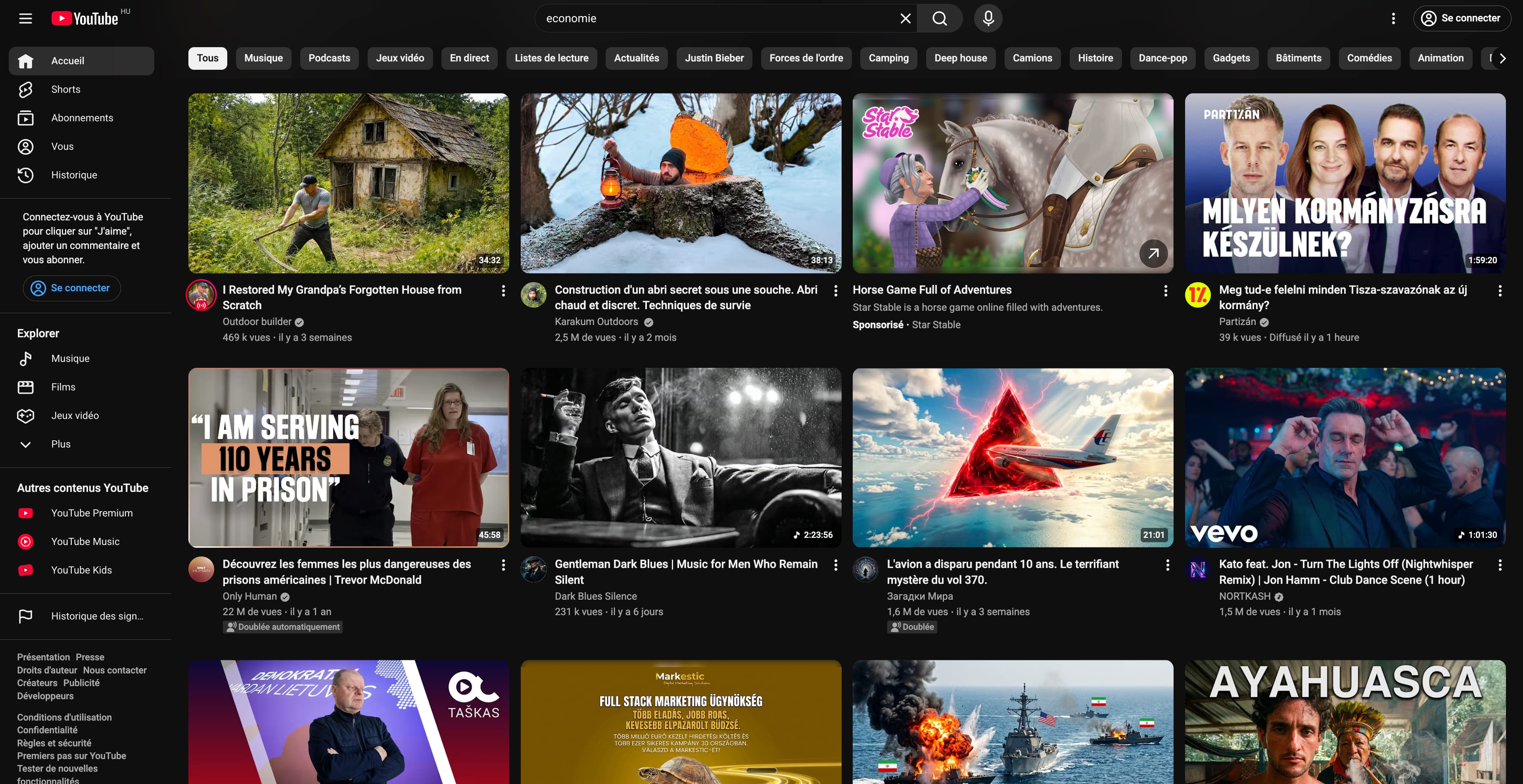 Icono de cámara de video y botón de reproducción de YouTube representando optimización de SEO y GEO para motores de búsqueda e IA generativa