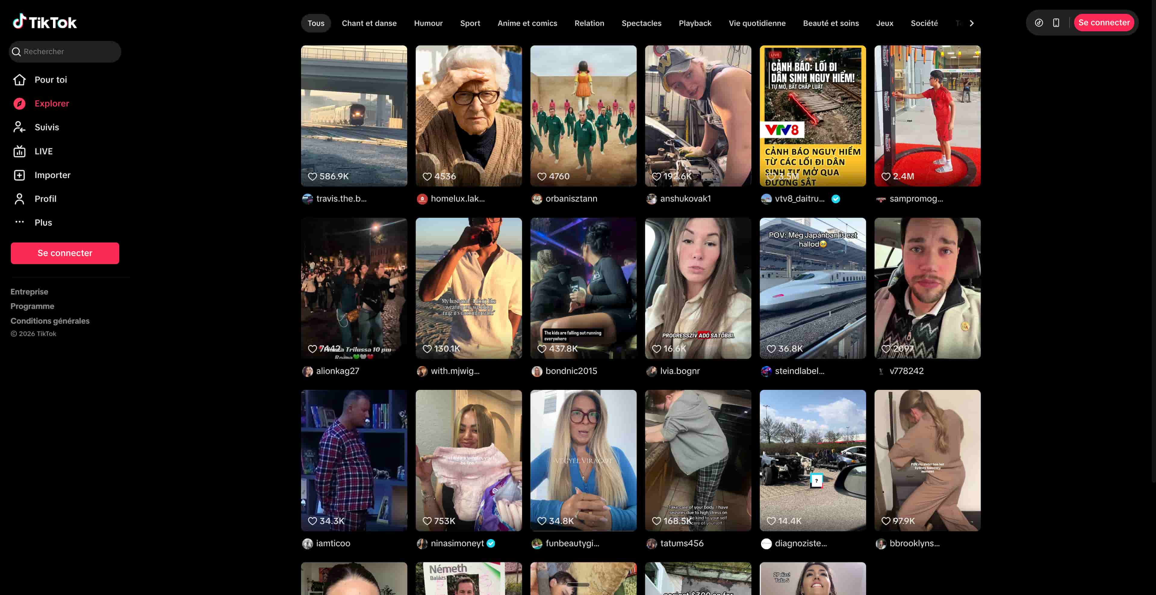 Icono de TikTok y símbolo de búsqueda representando optimización de video TikTok para descubrimiento y crecimiento viral