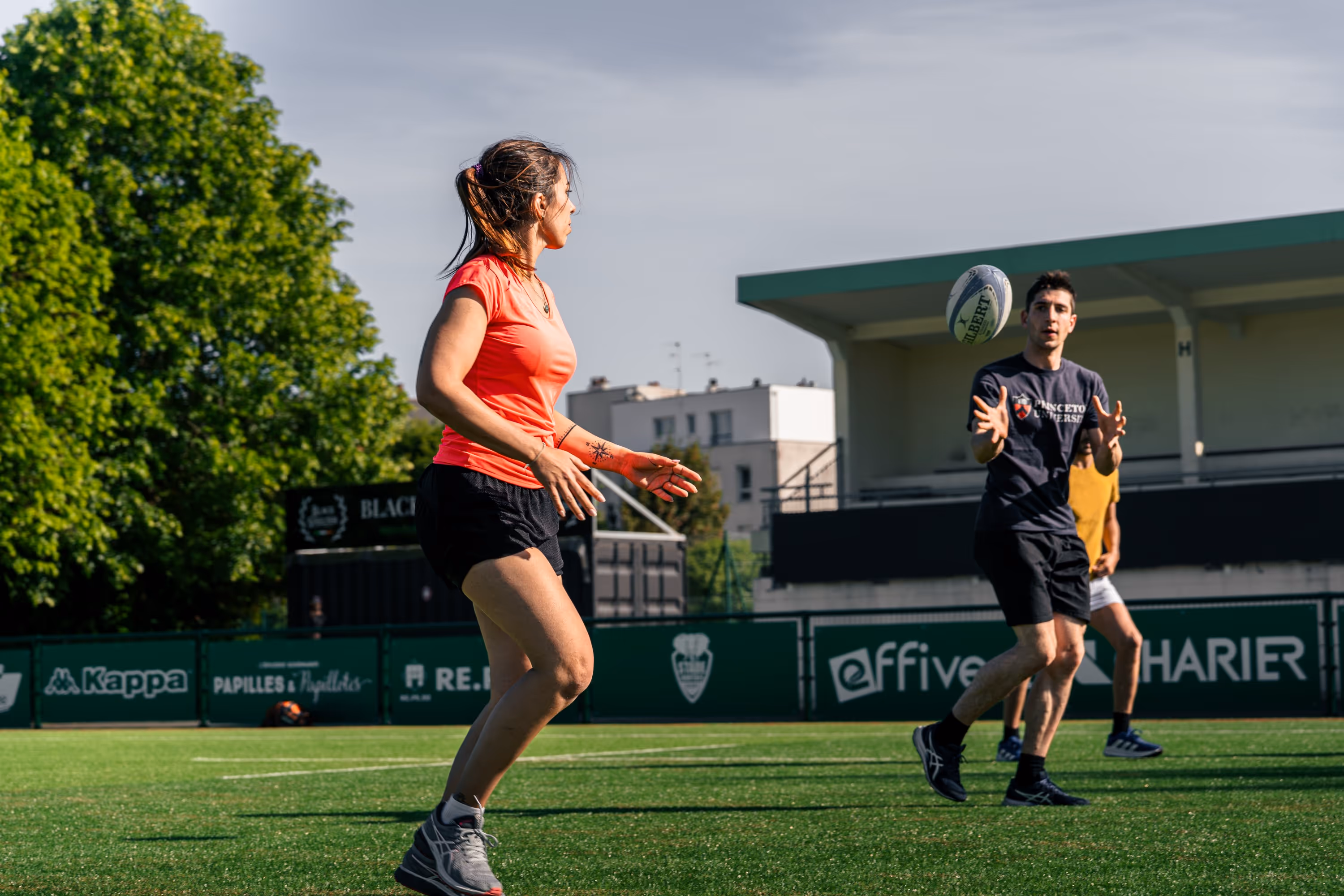 Match de rugby avec des partenaires sur le terrain du Stade Nantais.