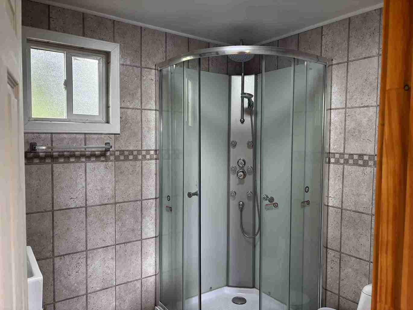 Casa equipada con ducha de hidromasaje para grupos de cinco personas