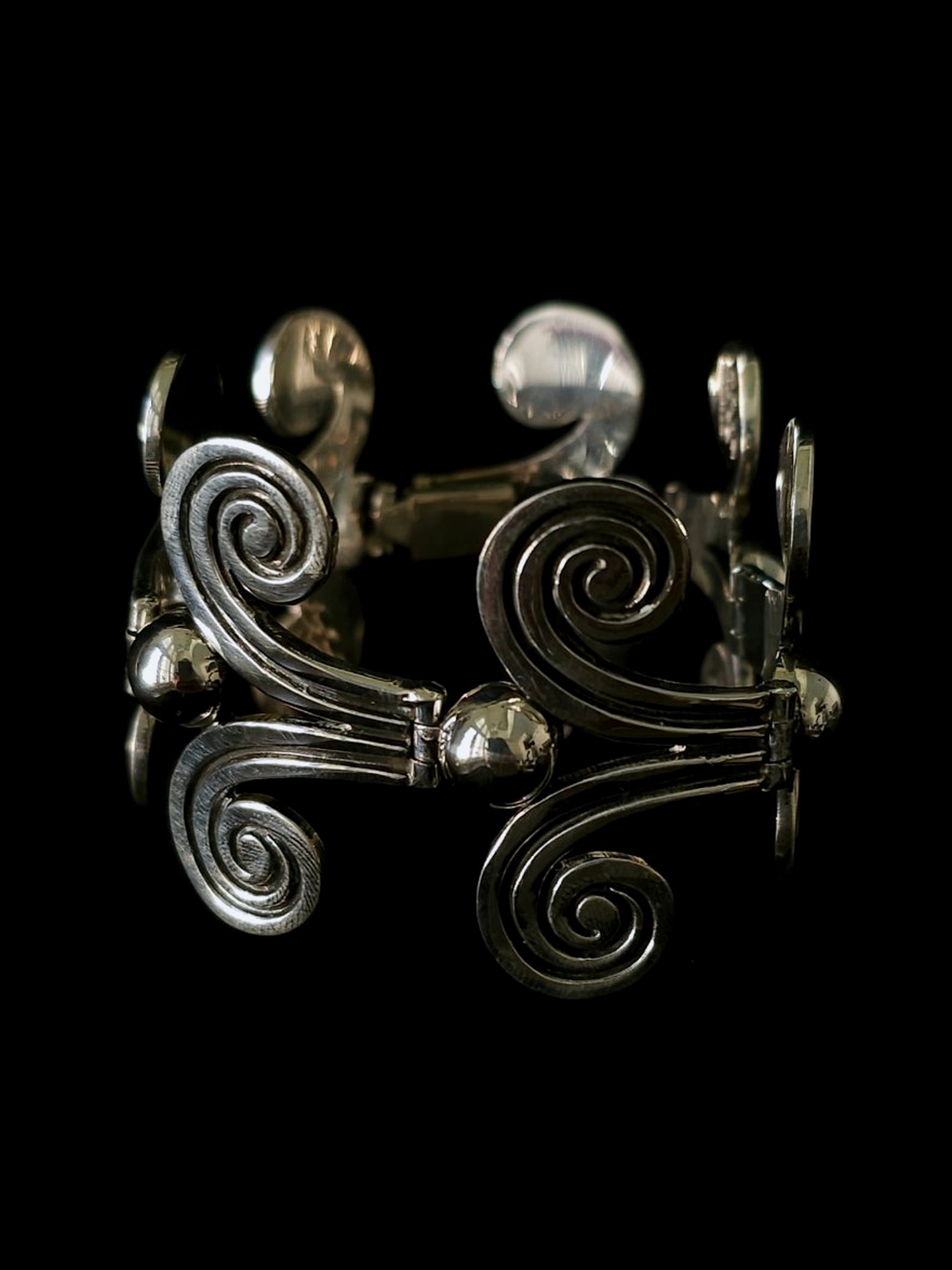 Sterling silver hinged spiral scroll bracelet