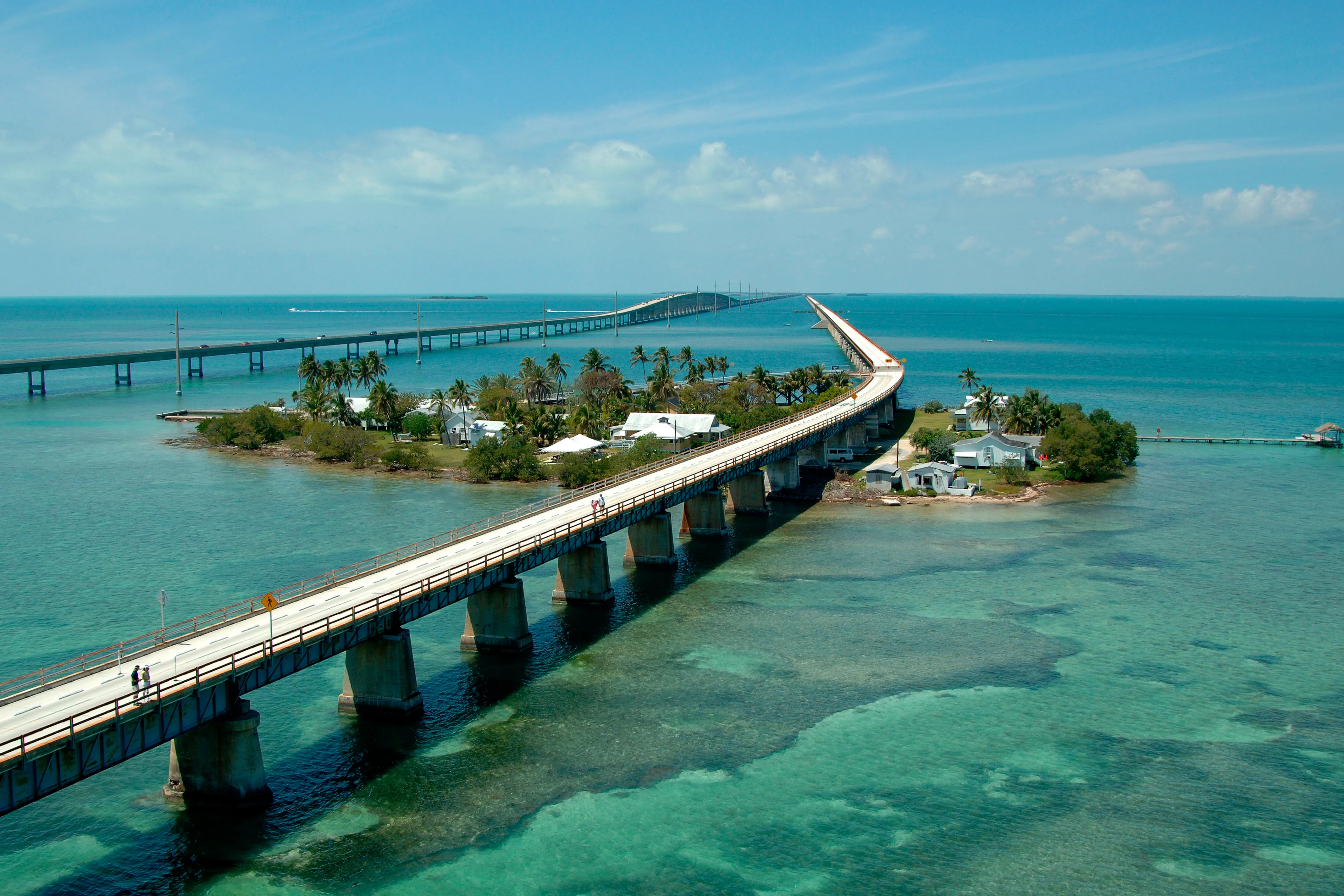 Ariel photo of the seven Mile bridge on a sunny day.