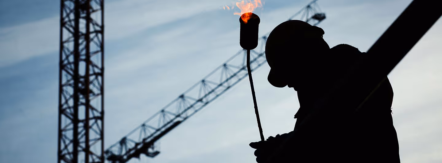 Technicien Nanfourma intervenant sur une structure industrielle en hauteur