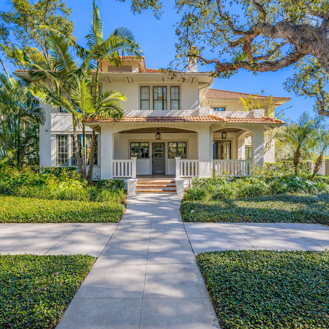 Professional lawn maintenance near me by LCL Lawn Care Services