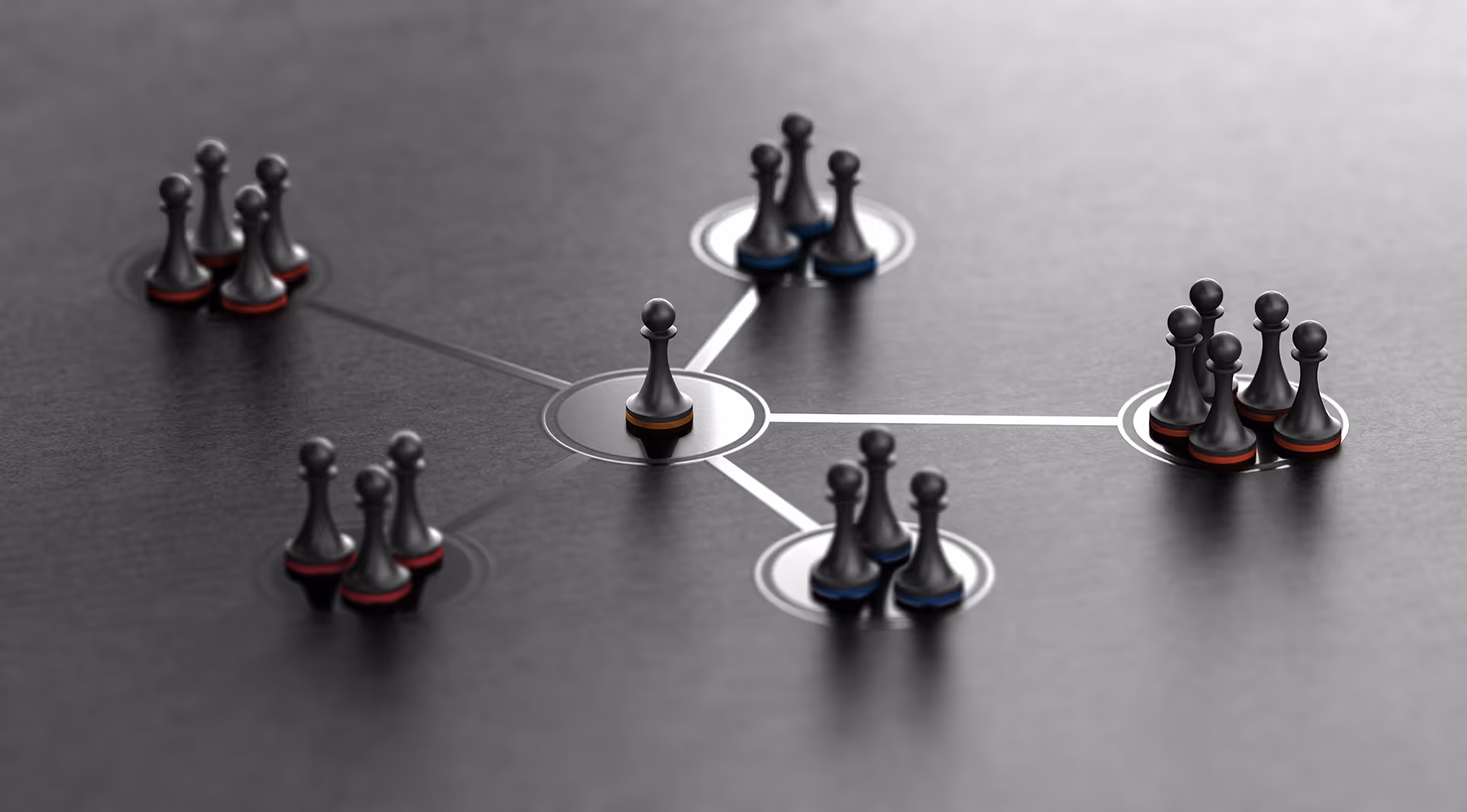 Symbolická vizualizace strategie a vrstvení rizik s centrální šachovou figurkou a propojenou sítí jako součást profesionálního risk managementu od Eurovalley.