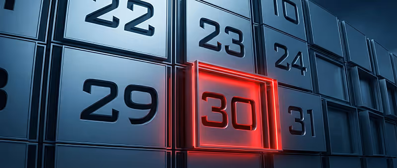 Moderní vizuál kovového kalendáře se zvýrazněným číslem 30 symbolizující garanci vypracování pojistného auditu od Eurovalley do 30 dnů.