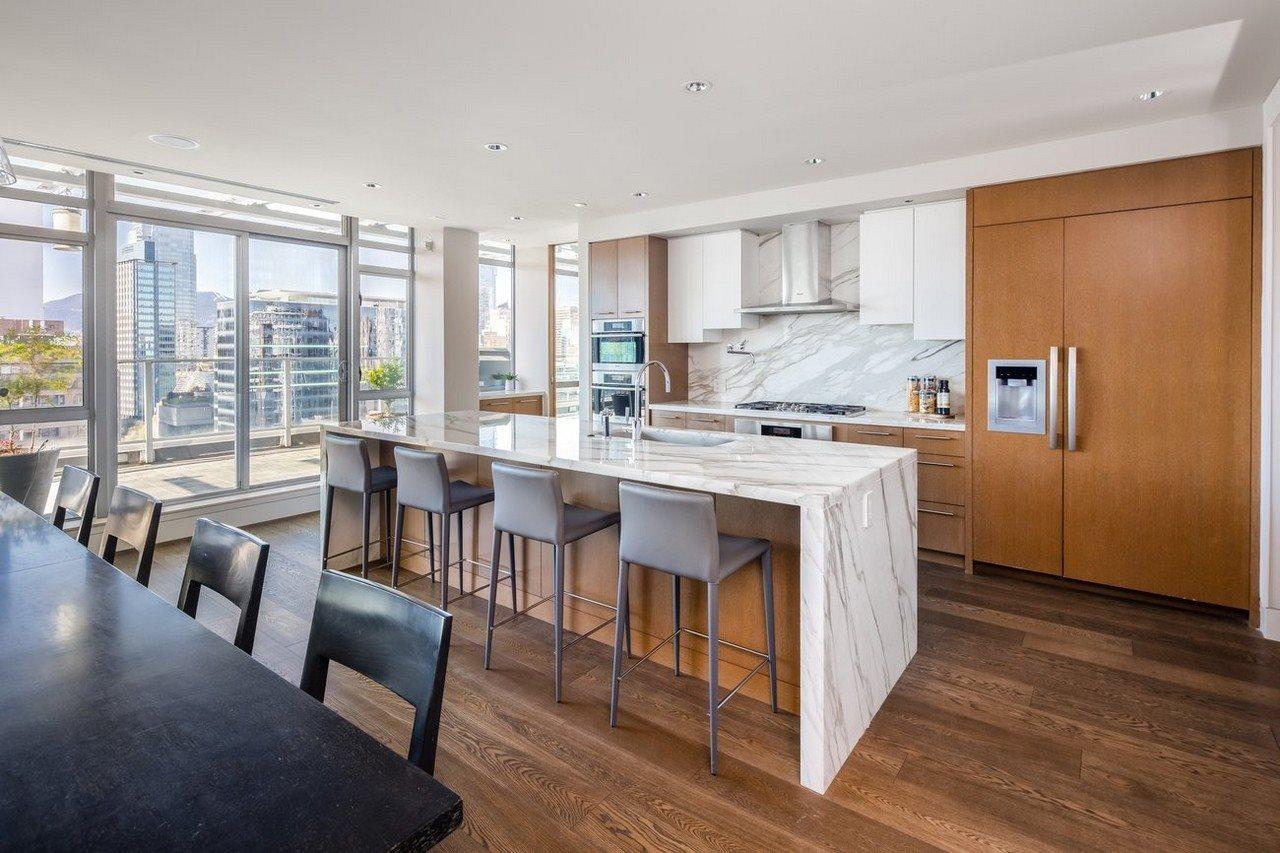 image of individuals using real estate tech