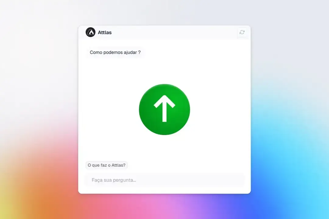 A screenshot of the Attlas SaaS platform interface, featuring a chat window with a green upward arrow icon in the center. The text at the top asks, "Como podemos ajudar?" (How can we help?). Below is a prompt inviting users to "Faça sua pergunta..." (Ask your question...). The background is a soft gradient, blending pastel colors. This image illustrates the user-friendly chat feature of Attlas, designed to assist users in creating AI-driven conversations.