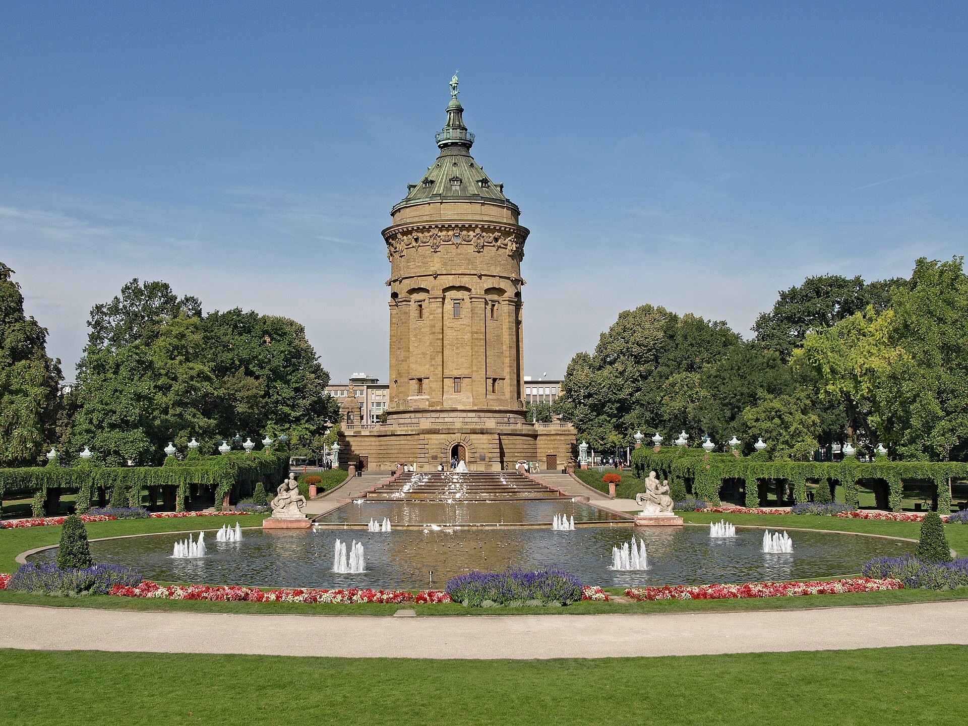 Der Mannheimer Wasserturm am Friedrichsplatz