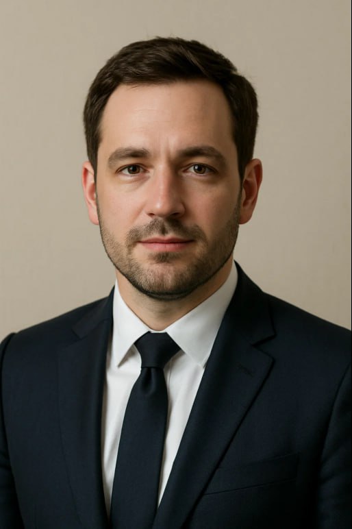 Portrait of a man sitting on a chair, looking forward.