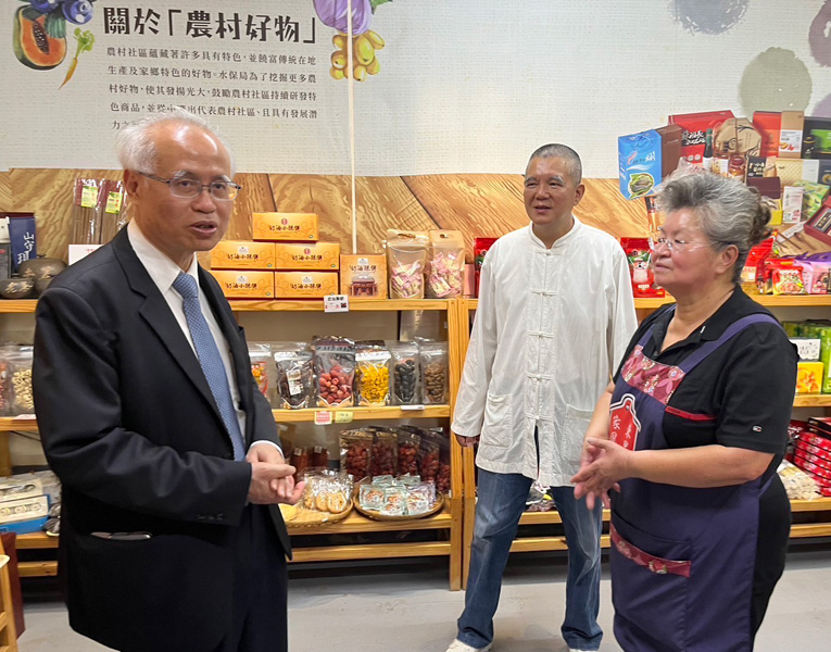 更生保護會張斗輝董事長親訪東里家風，大讚古早味肉餅，承諾力挺農產行銷
