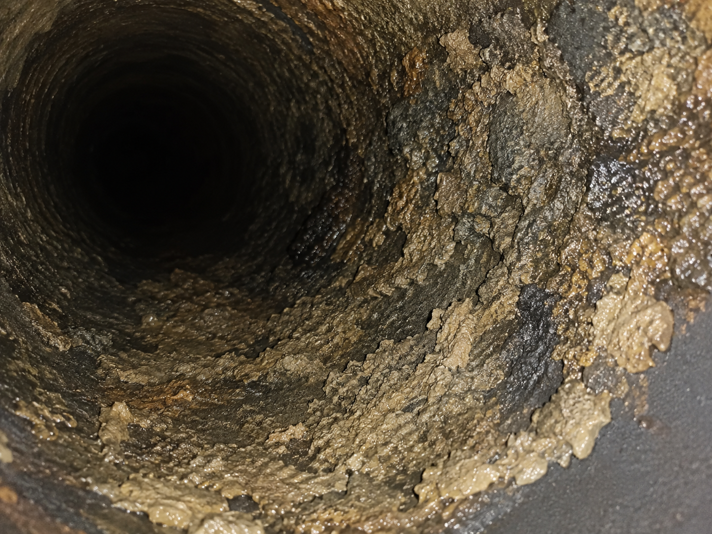 Internal deposits and scale buildup inside a pipeline before cleaning