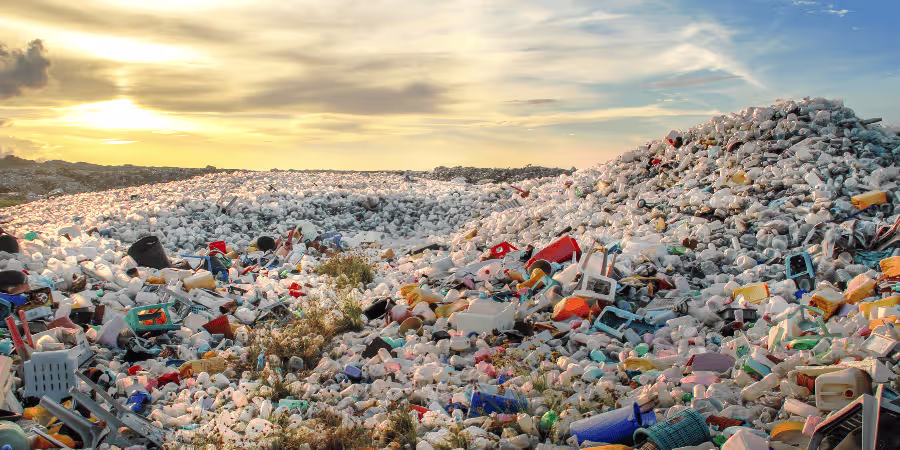 Mer de plastique générant de la pollution