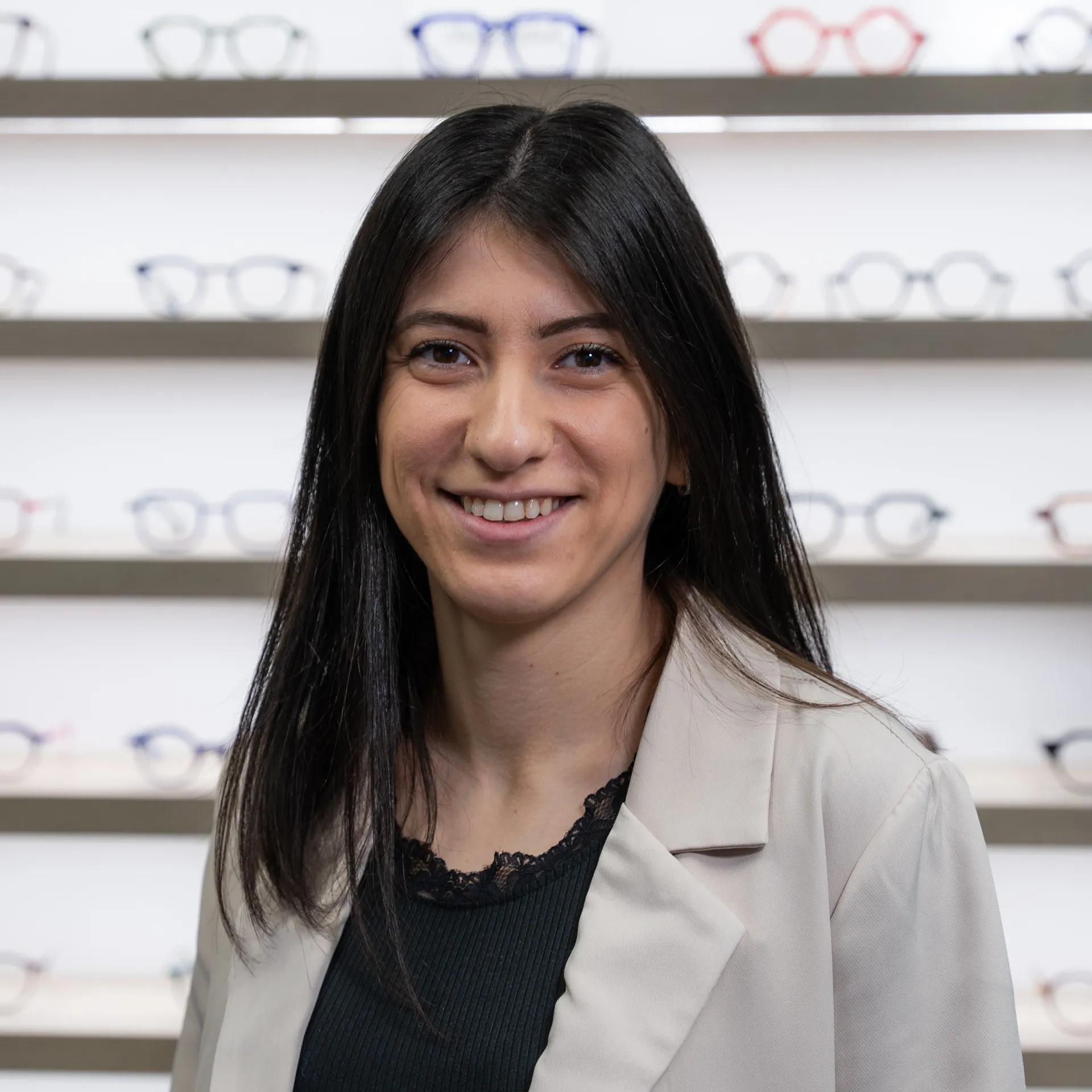 Headshot Photo of Anita