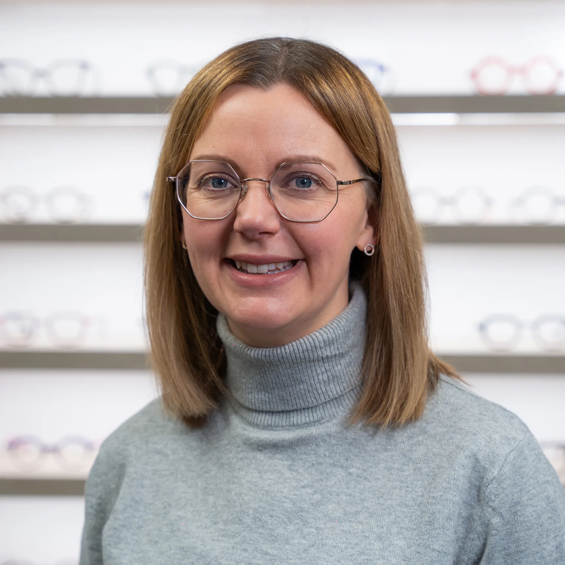 Headshot Photo of Vicky