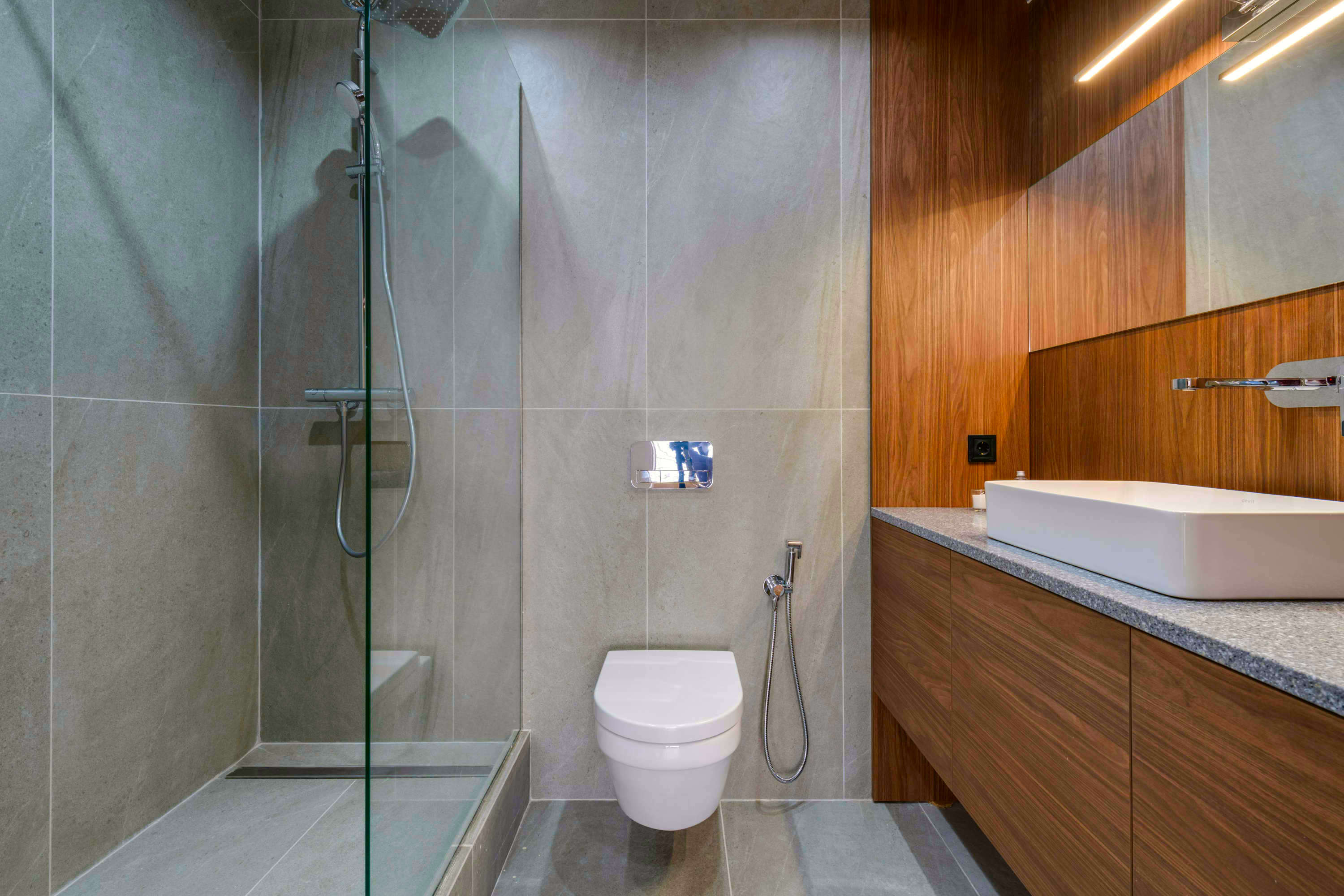 Northern Plumbing & and Heating Ltd pristine luxury bathroom installed website created by John McAleenon