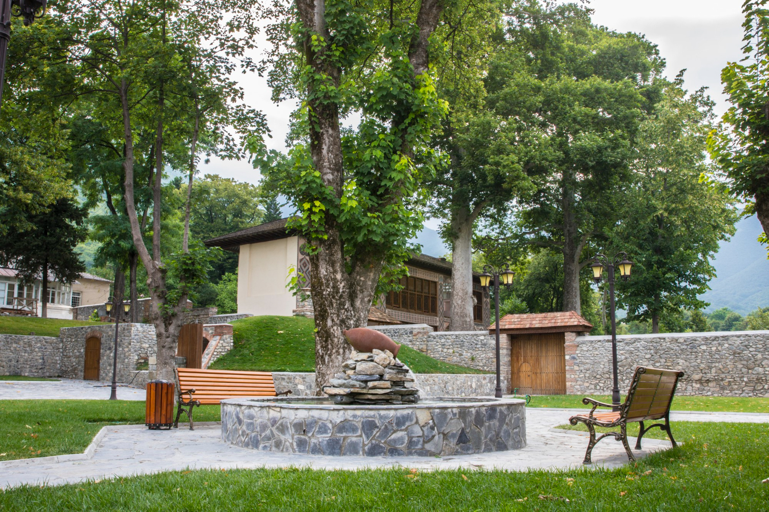 Hardscape retaining wall and stone paver walkway outdoor construction