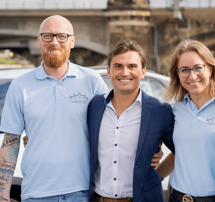 Maxim Dorn (Mitte) Geschäftsführer des ADG Seniorenservice GmbH