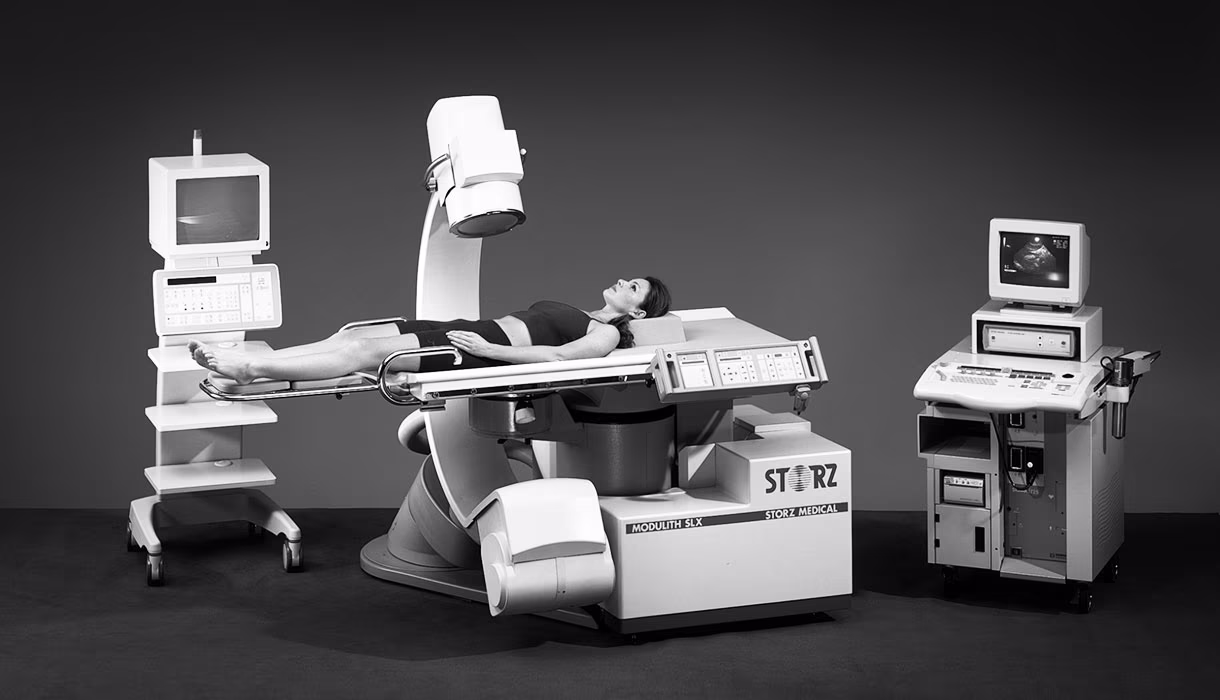 STORZ Medical Modulith SLX lithotripter with in-line X-ray and ultrasound localization, launched in 1993