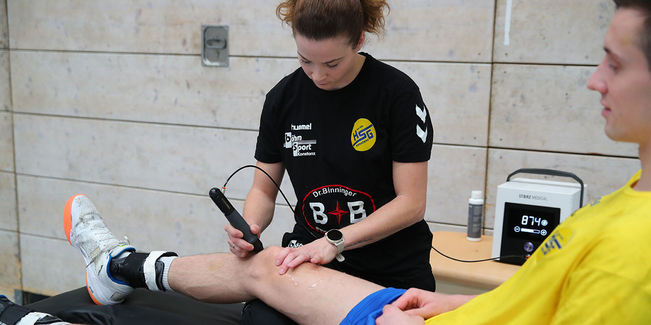 HSG Konstanz physiotherapists using the STORZ Medical Masterpuls One device