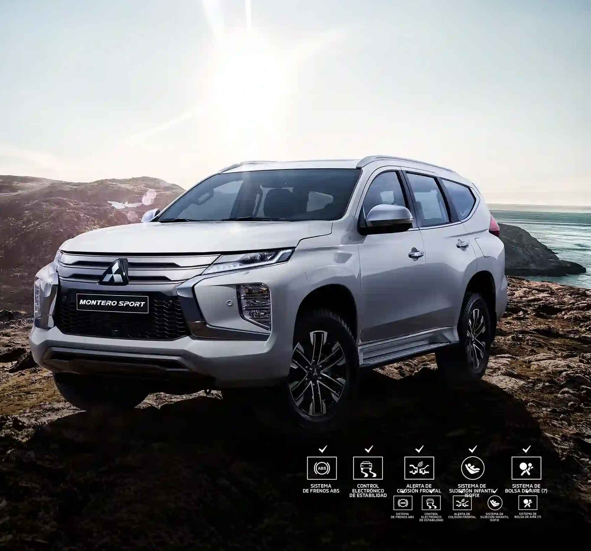 Exterior de la Mitsubishi Montero Sport en carretera
