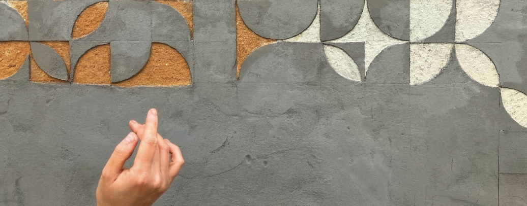 Mur décoré en enduits naturels