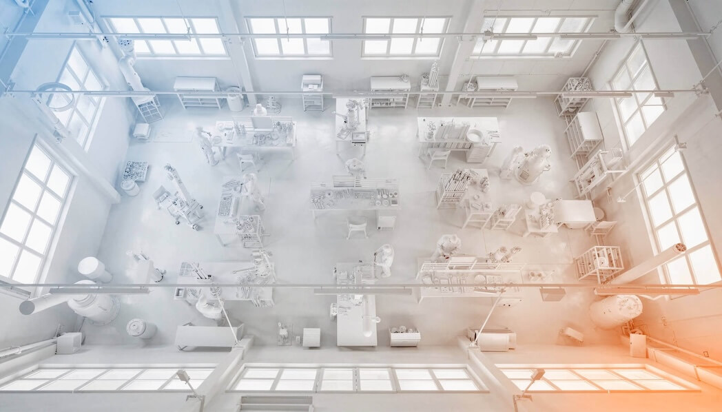 3D-Modell einer Metallbau-Werkstatt mit Maschinen und Arbeitsstationen in weiß-orangem Farbverlauf