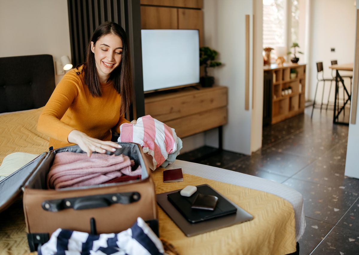 how to pack a suitcase