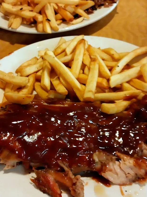Bbq rack with french fries