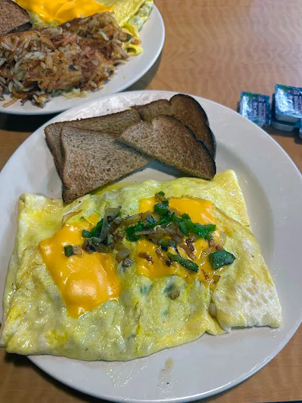 Spinach and cheese omelet with toast and hashbrown