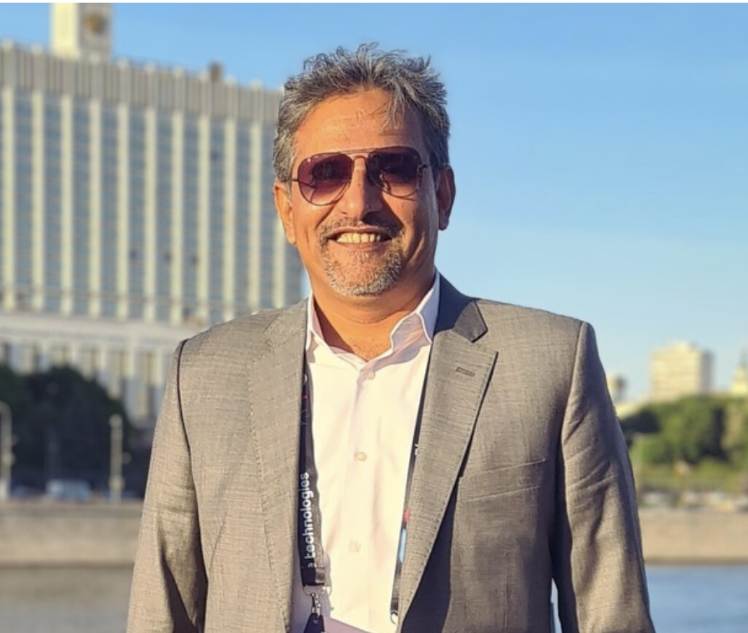 Smiling man with sunglasses and grey hair